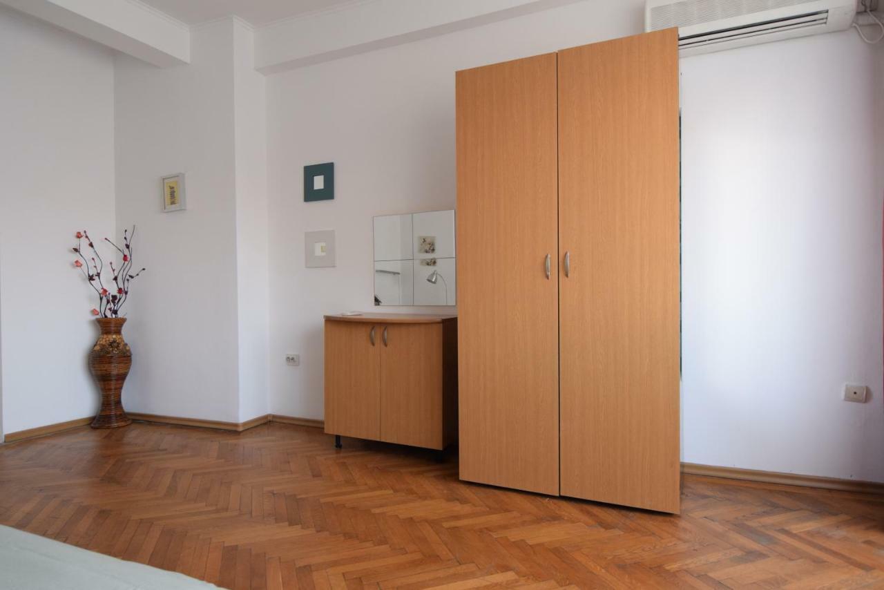 Resedinta Lui Calin - Downtown Park Cismigiu Bucharest Exterior photo